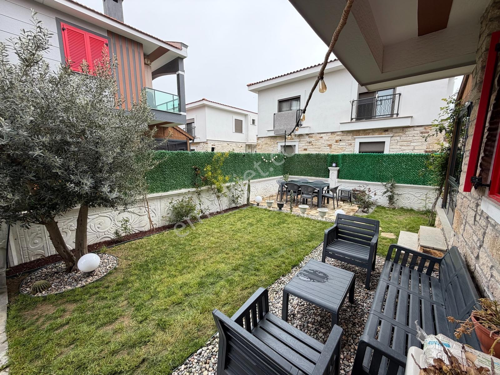 Foça Bağarası'nda Merkezi Konumda Satılık 3+1 Villa Isı Pompalı — fotoğraf 29