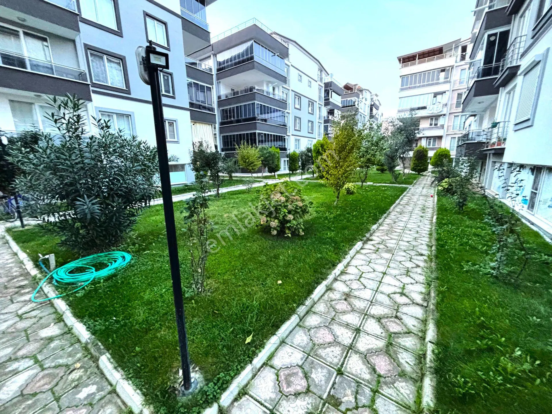𝄞melodi'den İkizçay'da Tercih Edilen Peyzajlı Sitede 2+1 Ayrı Mutfaklı Ön Cephe Büyük Daire — fotoğraf 2