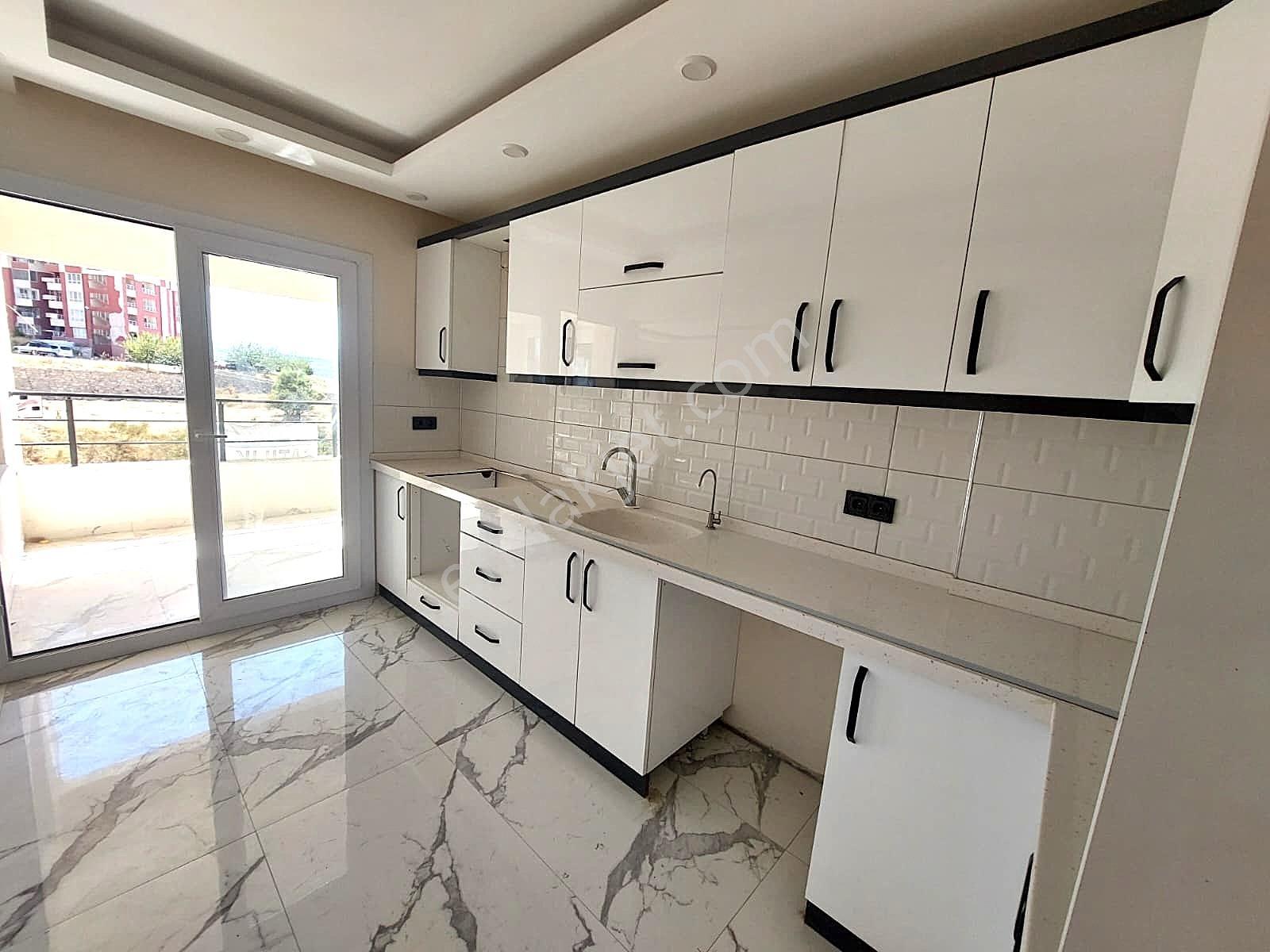 Kuşadası Değirmendere'de Kısmi Deniz Manzaralı 2+1 Satılık Daire — fotoğraf 10