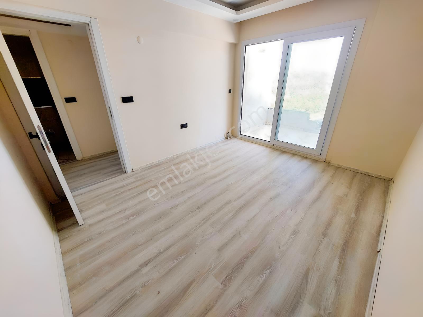 Kuşadası Değirmendere'de Kısmi Deniz Manzaralı 2+1 Satılık Daire — fotoğraf 12