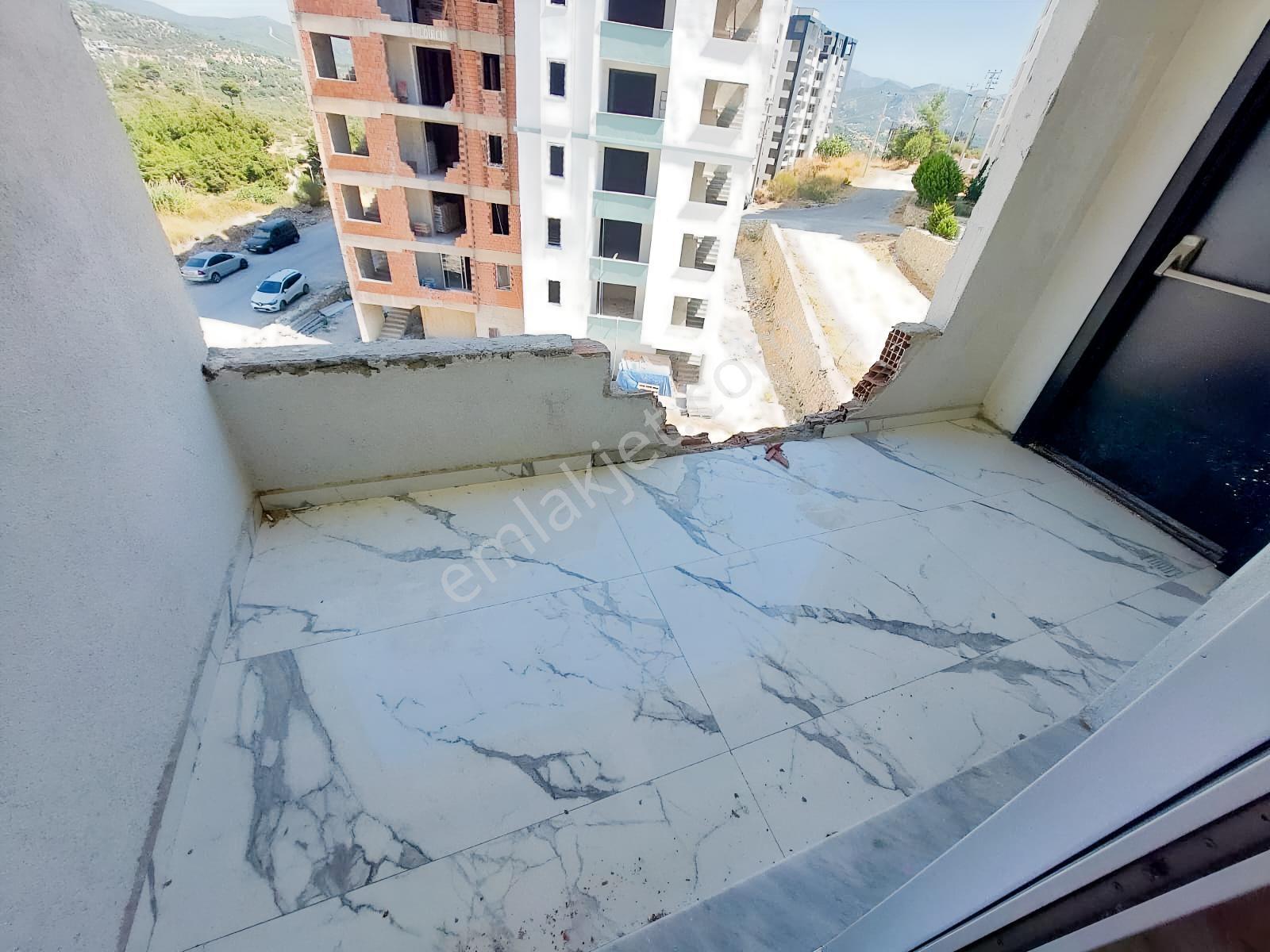 Kuşadası Değirmendere'de Kısmi Deniz Manzaralı 2+1 Satılık Daire — fotoğraf 20