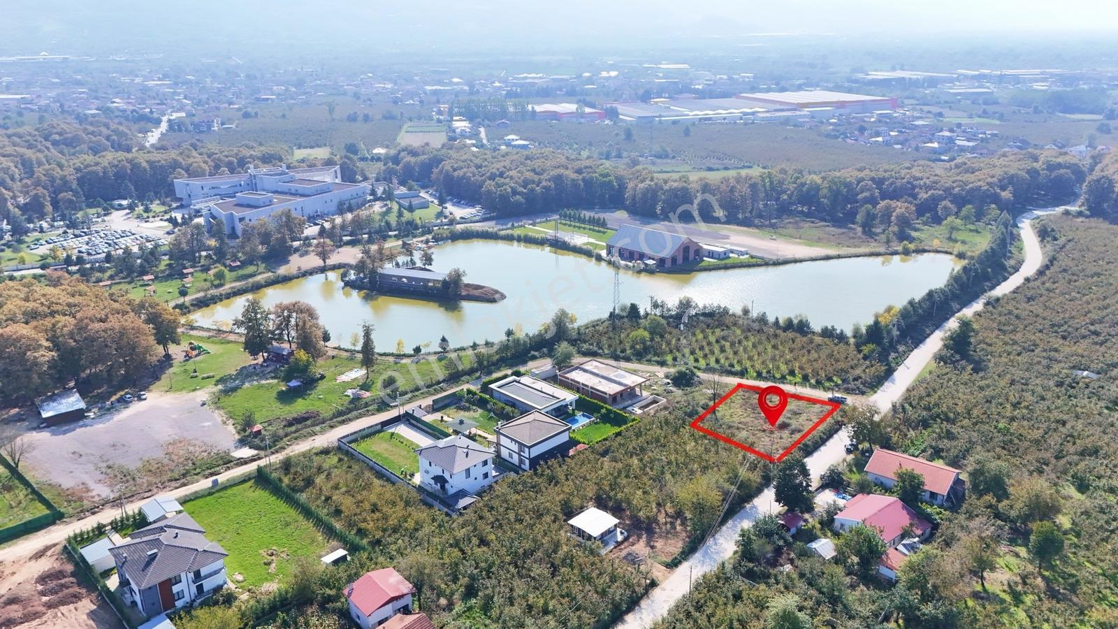 Kw Metsa'Dan Muncurlu Gölet Yanında 1038 M² Köşe Satılık Arsa