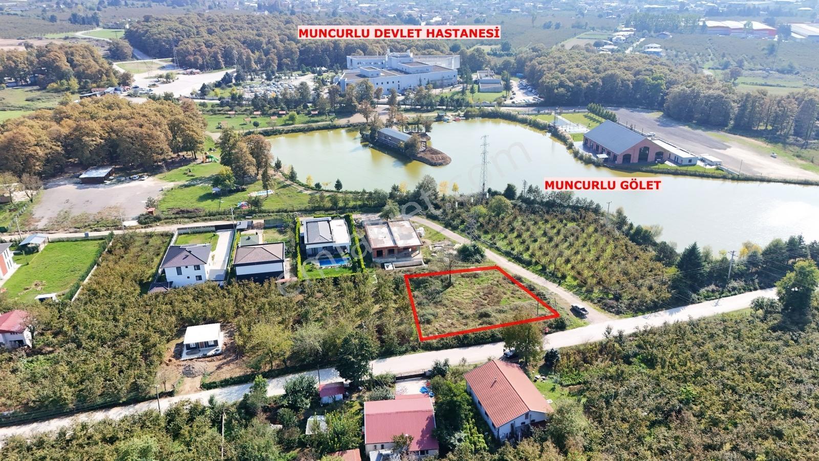 Kw Metsa'dan Muncurlu Gölet Yanında 1038 M² Köşe Satılık Arsa — fotoğraf 2