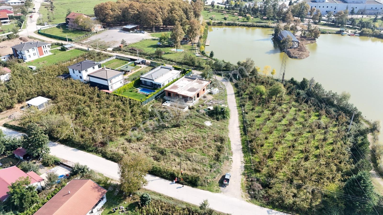 Kw Metsa'dan Muncurlu Gölet Yanında 1038 M² Köşe Satılık Arsa — fotoğraf 7