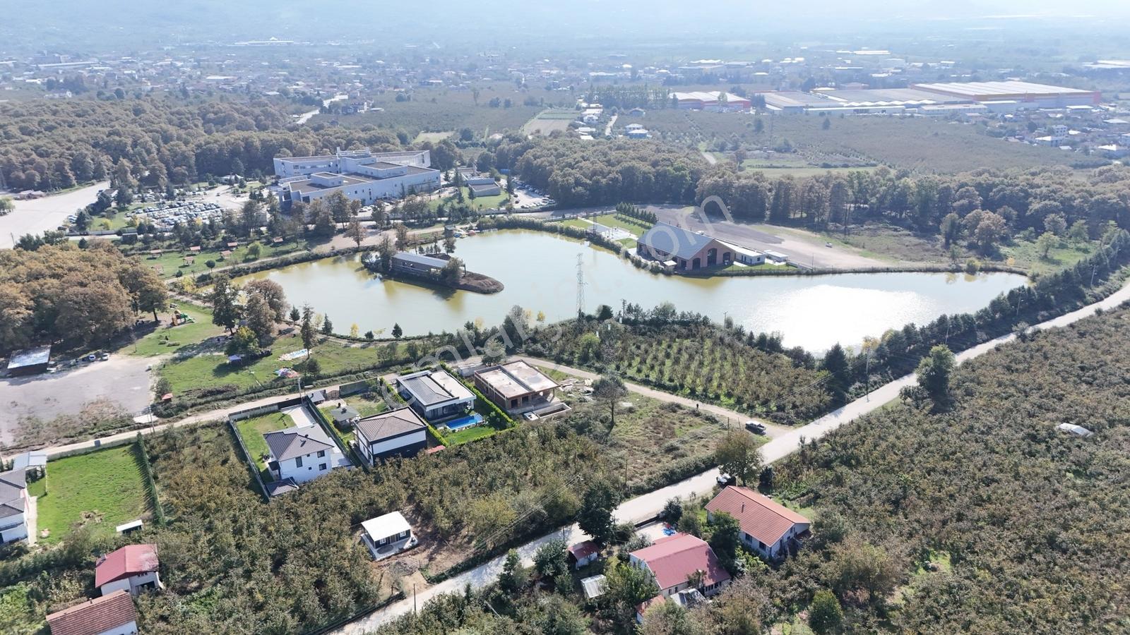 Kw Metsa'dan Muncurlu Gölet Yanında 1038 M² Köşe Satılık Arsa — fotoğraf 10
