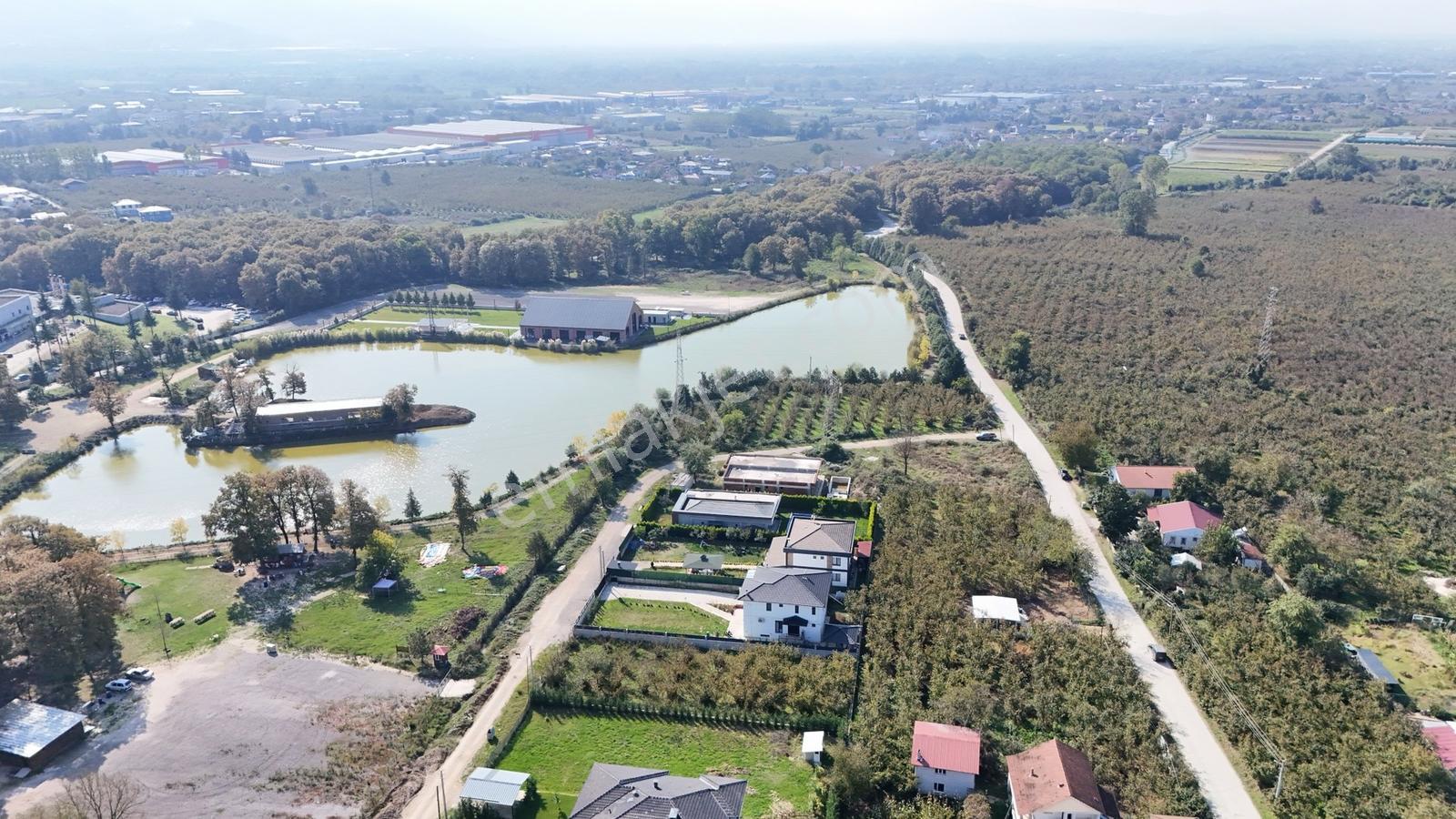 Kw Metsa'dan Muncurlu Gölet Yanında 1038 M² Köşe Satılık Arsa — fotoğraf 13
