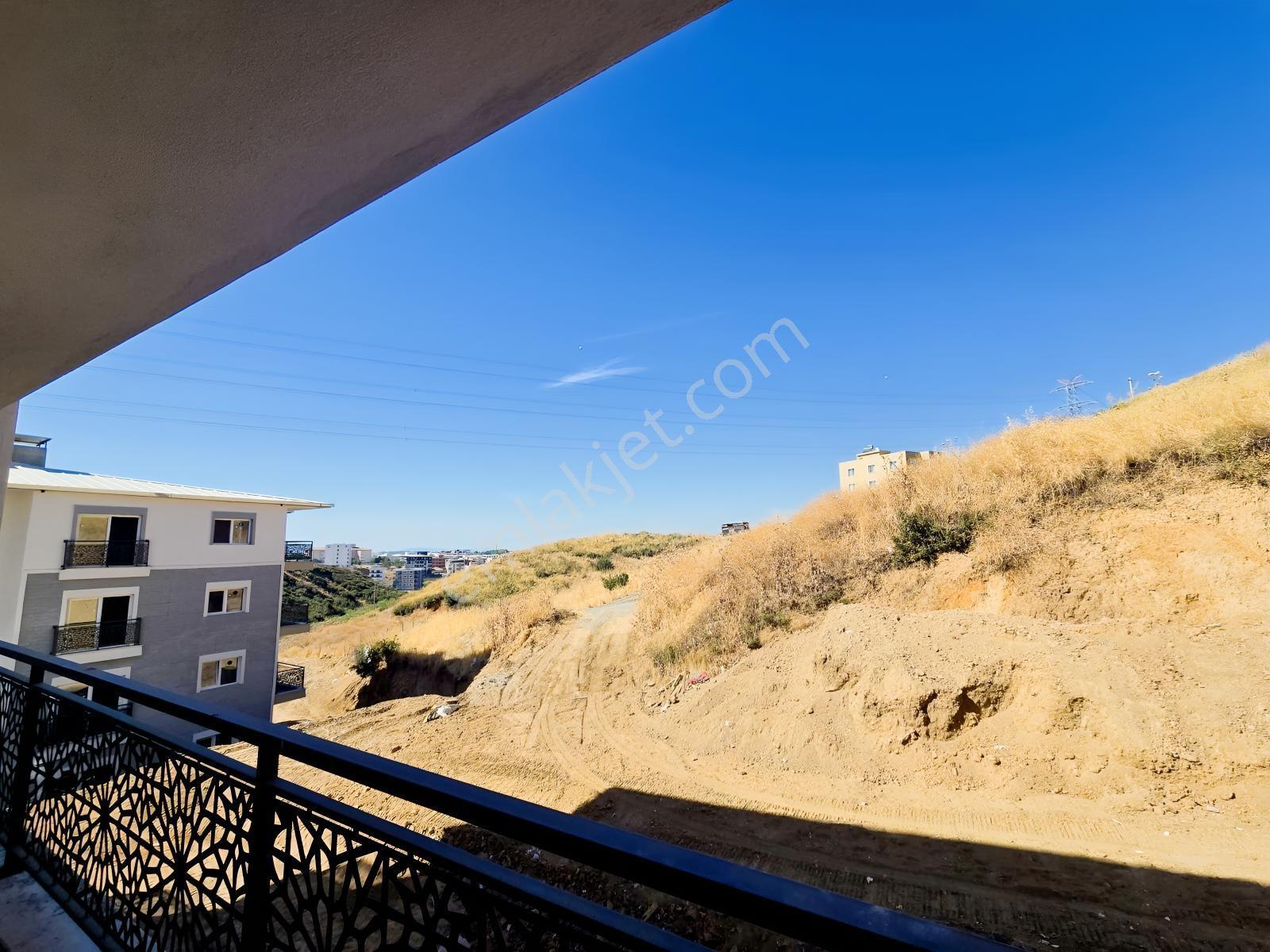 Aliağa Havuzlu Site İçerisinde Sıfır Lüks 2+1 Daire — fotoğraf 9