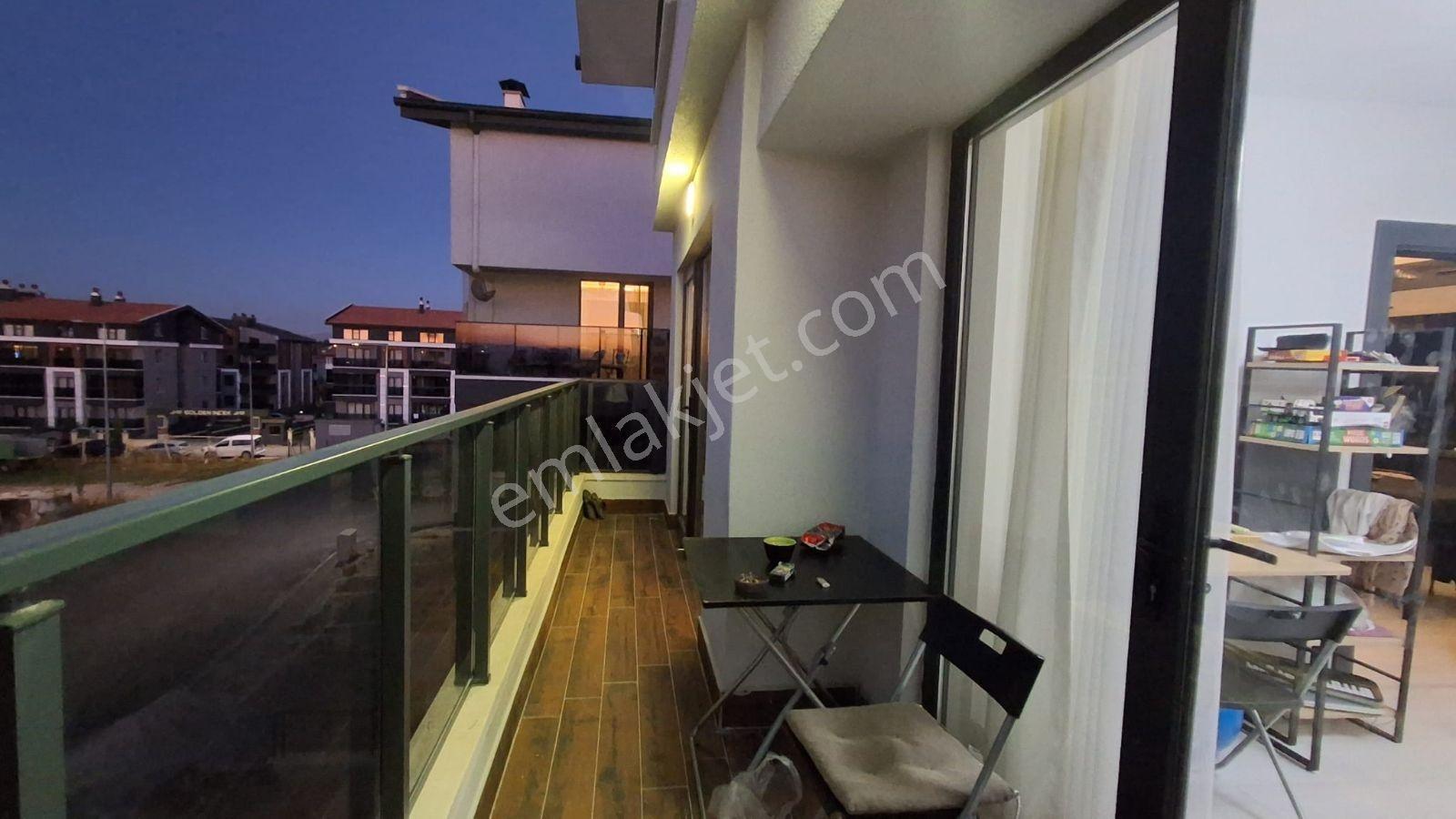 Alaçatı'dan Bulvara Yakın/ Önü Açık /geniş 3+1 — fotoğraf 7