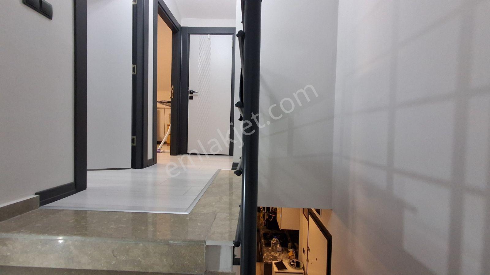 Alaçatı'dan Bulvara Yakın/ Önü Açık /geniş 3+1 — fotoğraf 16
