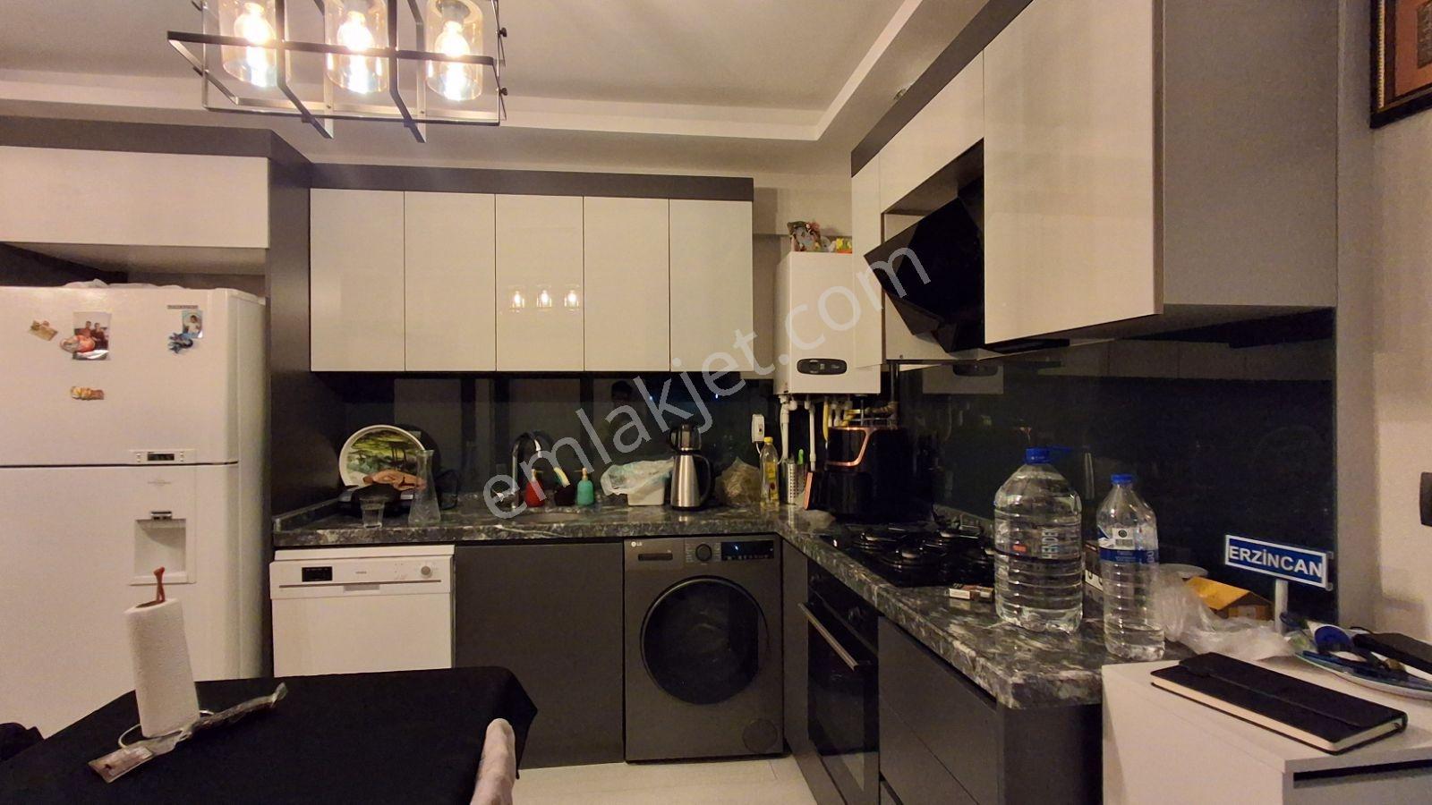 Alaçatı'dan Bulvara Yakın/ Önü Açık /geniş 3+1 — fotoğraf 18