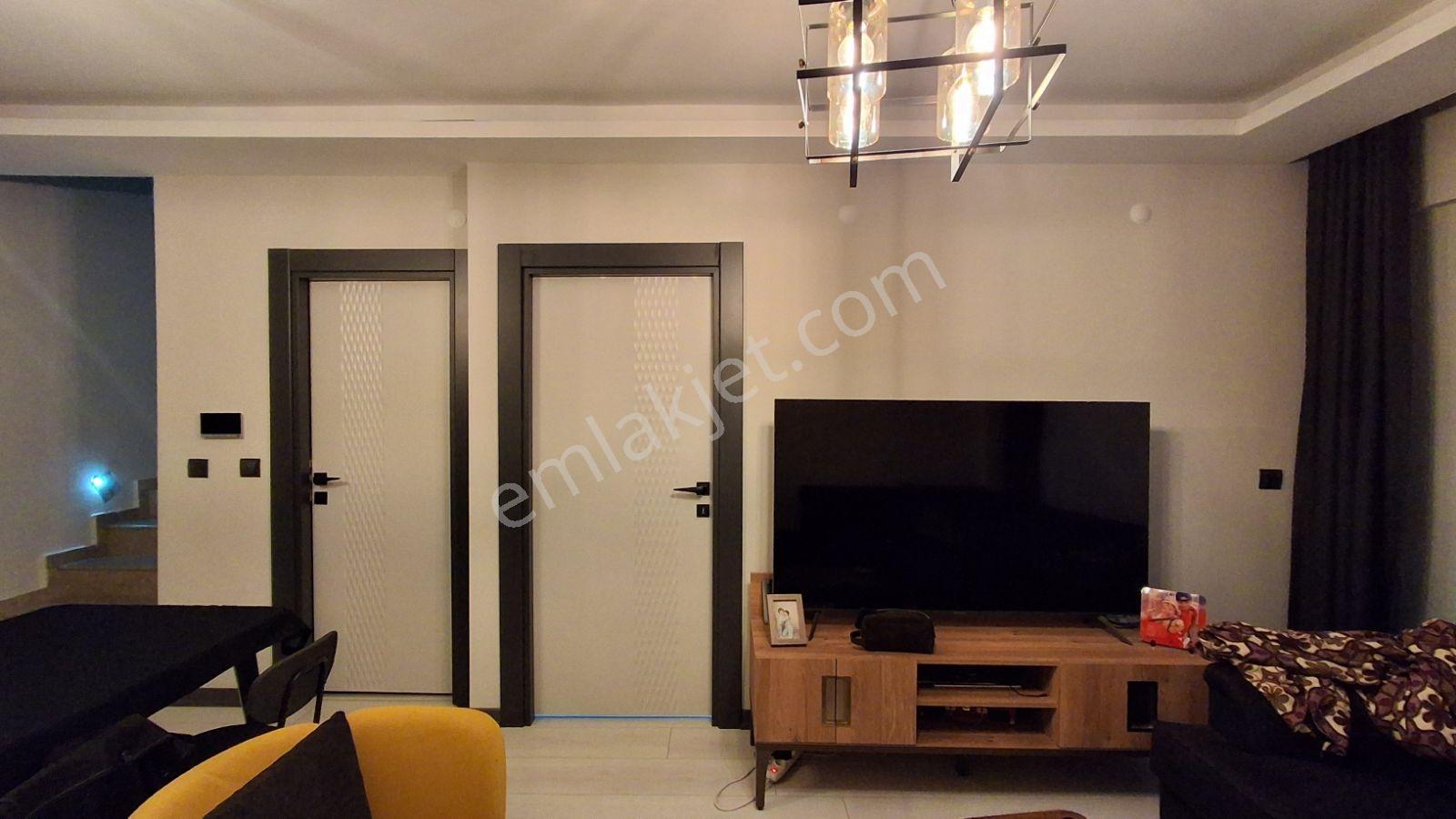 Alaçatı'dan Bulvara Yakın/ Önü Açık /geniş 3+1 — fotoğraf 24