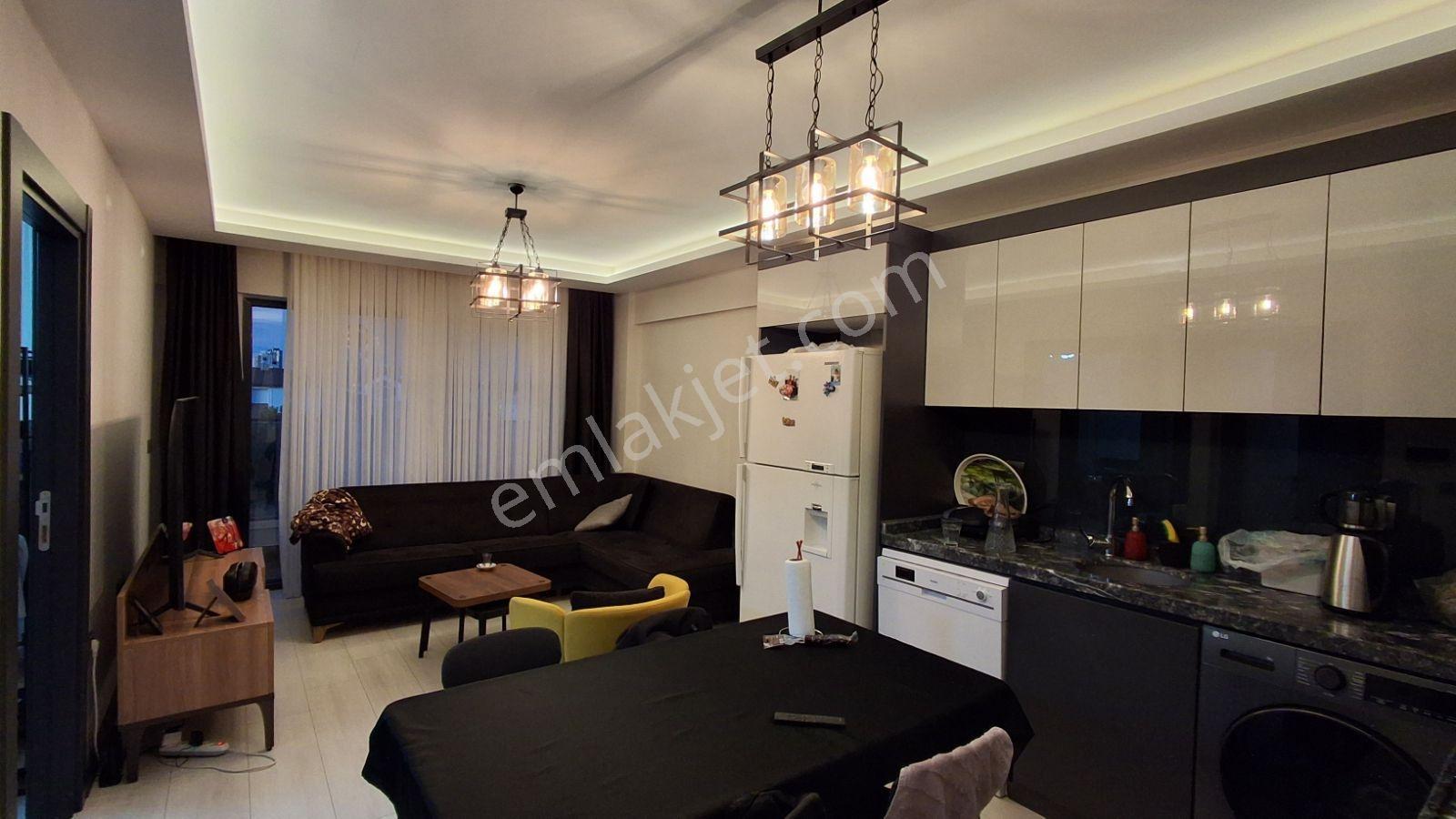Alaçatı'dan Bulvara Yakın/ Önü Açık /geniş 3+1 — fotoğraf 25