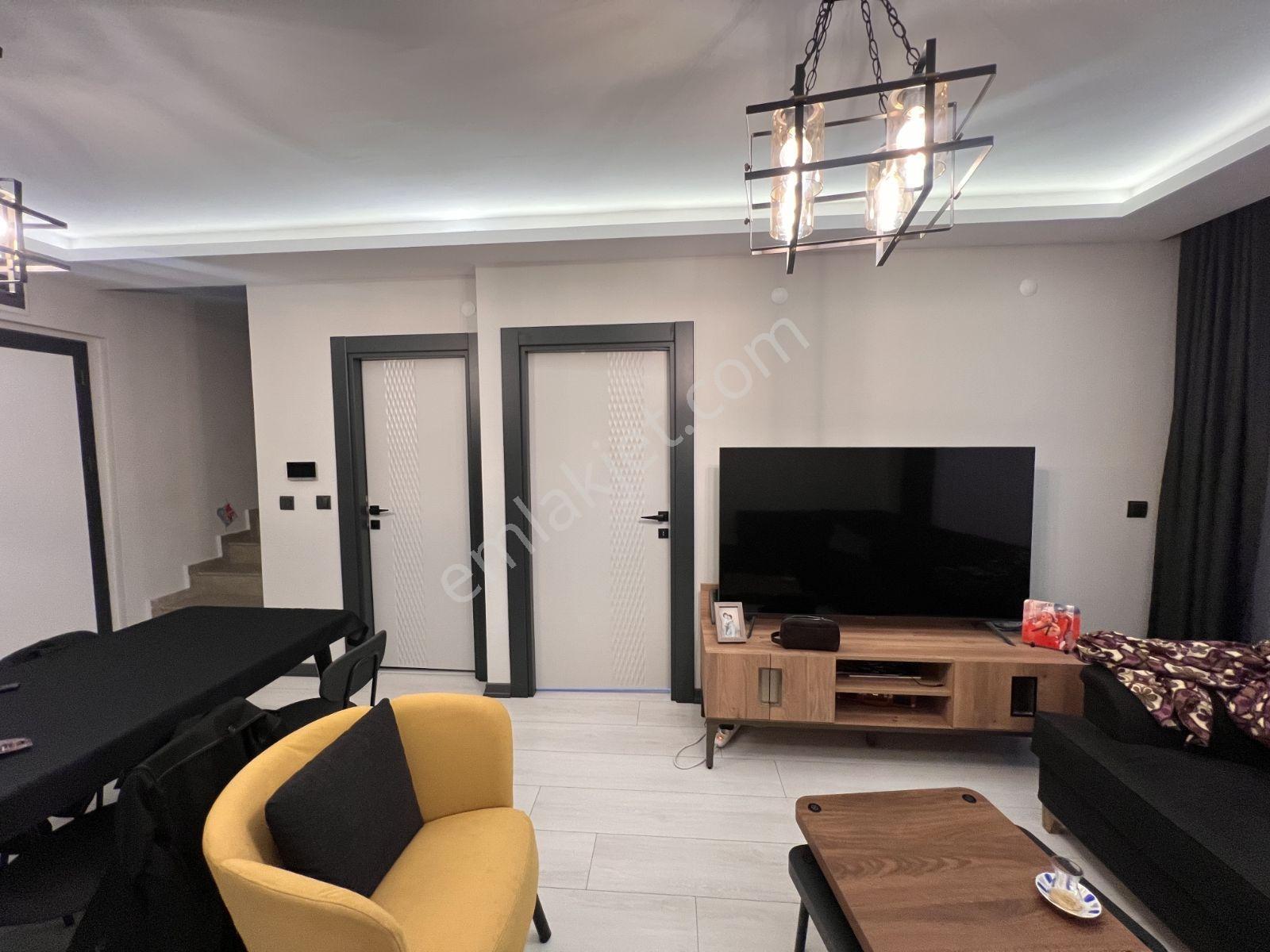 Alaçatı'dan Bulvara Yakın/ Önü Açık /geniş 3+1 — fotoğraf 28