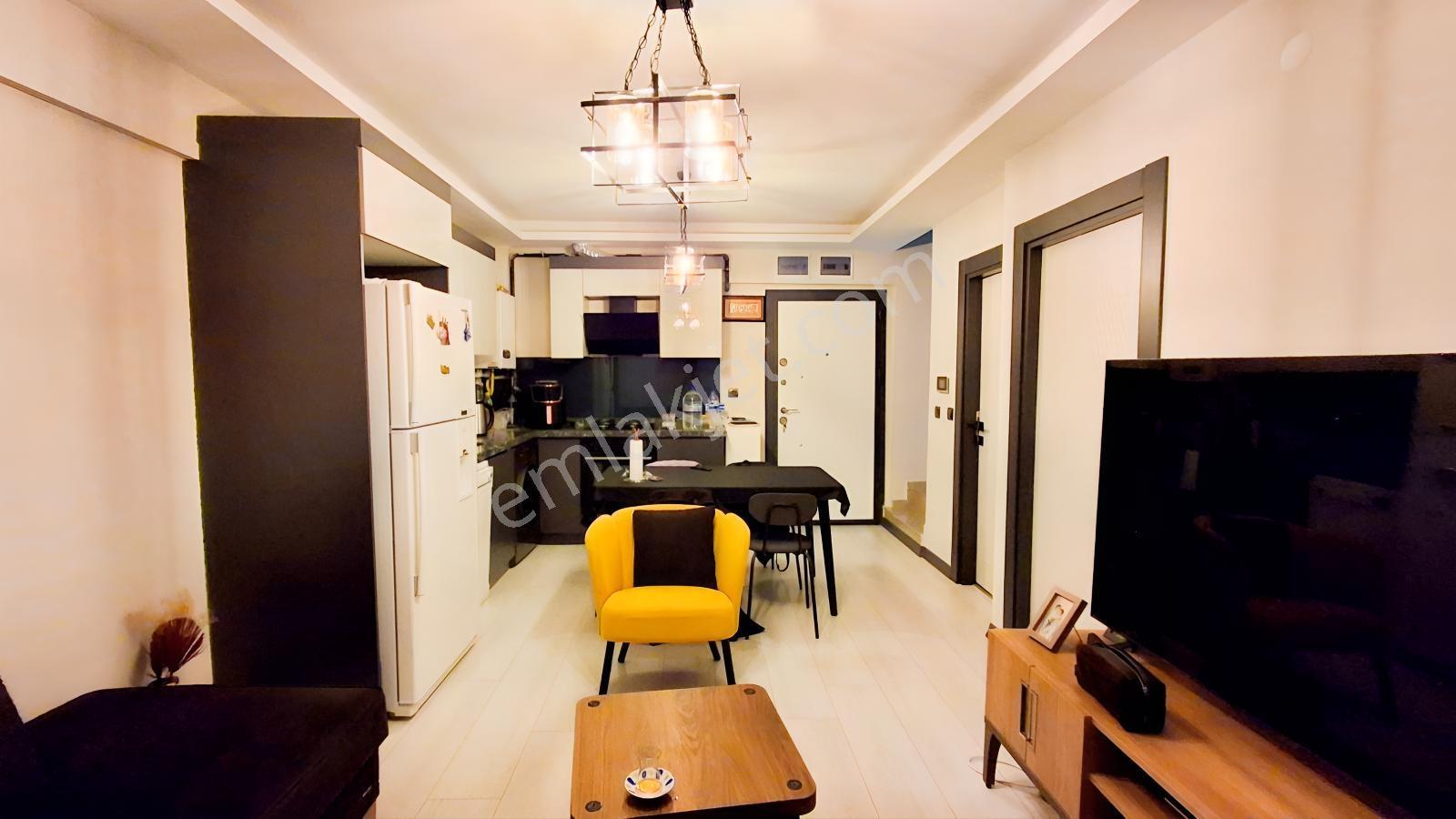 Alaçatı'dan Bulvara Yakın/ Önü Açık /geniş 3+1 — fotoğraf 33