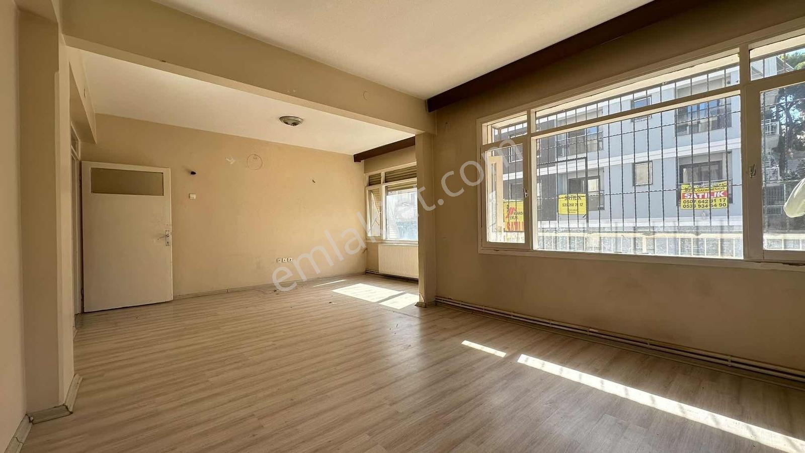 Cadde Üzerinde 3+1 Arakat Köşe Metro Ve Tramvay Satılık Daire — fotoğraf 11