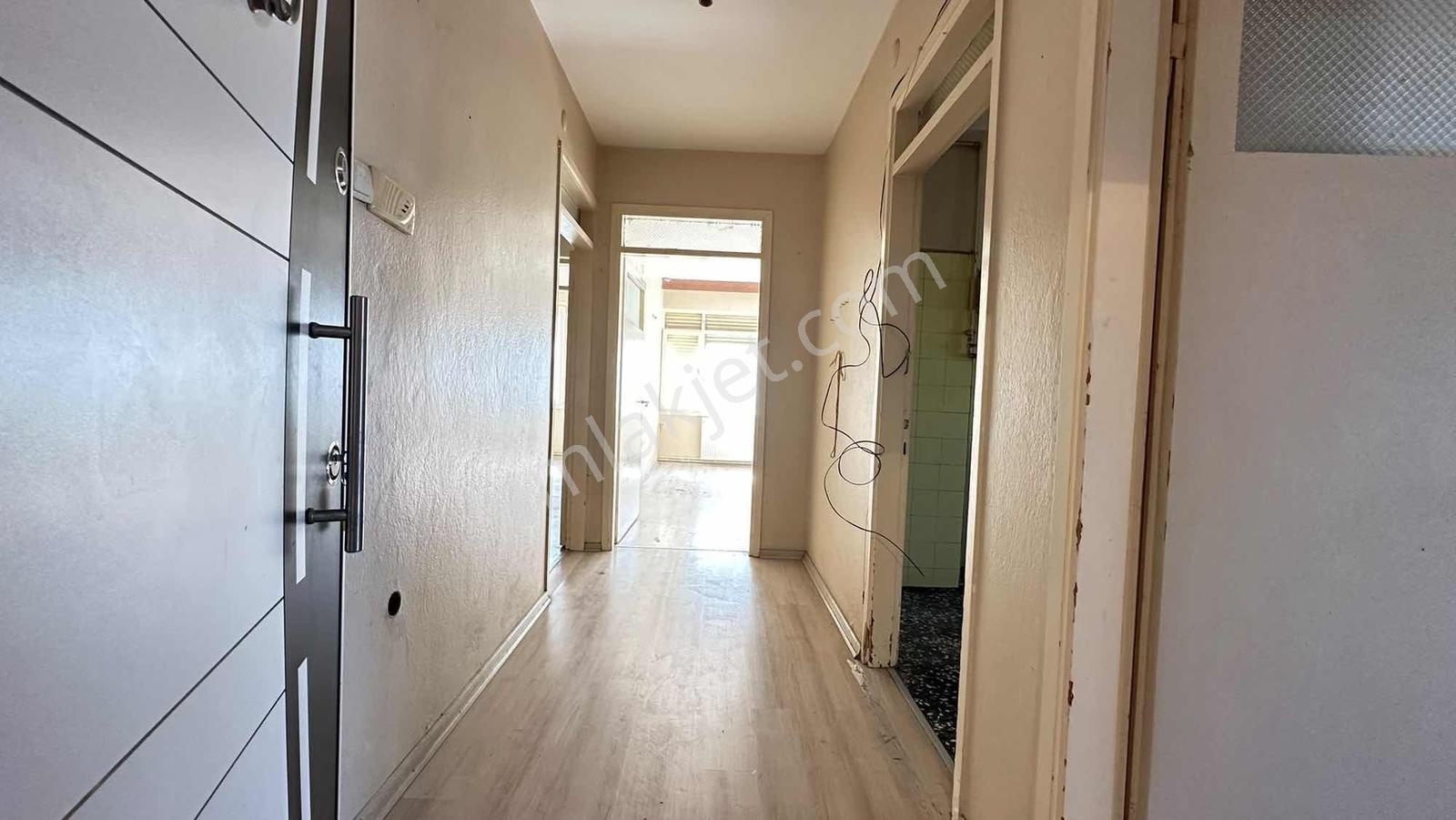 Cadde Üzerinde 3+1 Arakat Köşe Metro Ve Tramvay Satılık Daire — fotoğraf 13