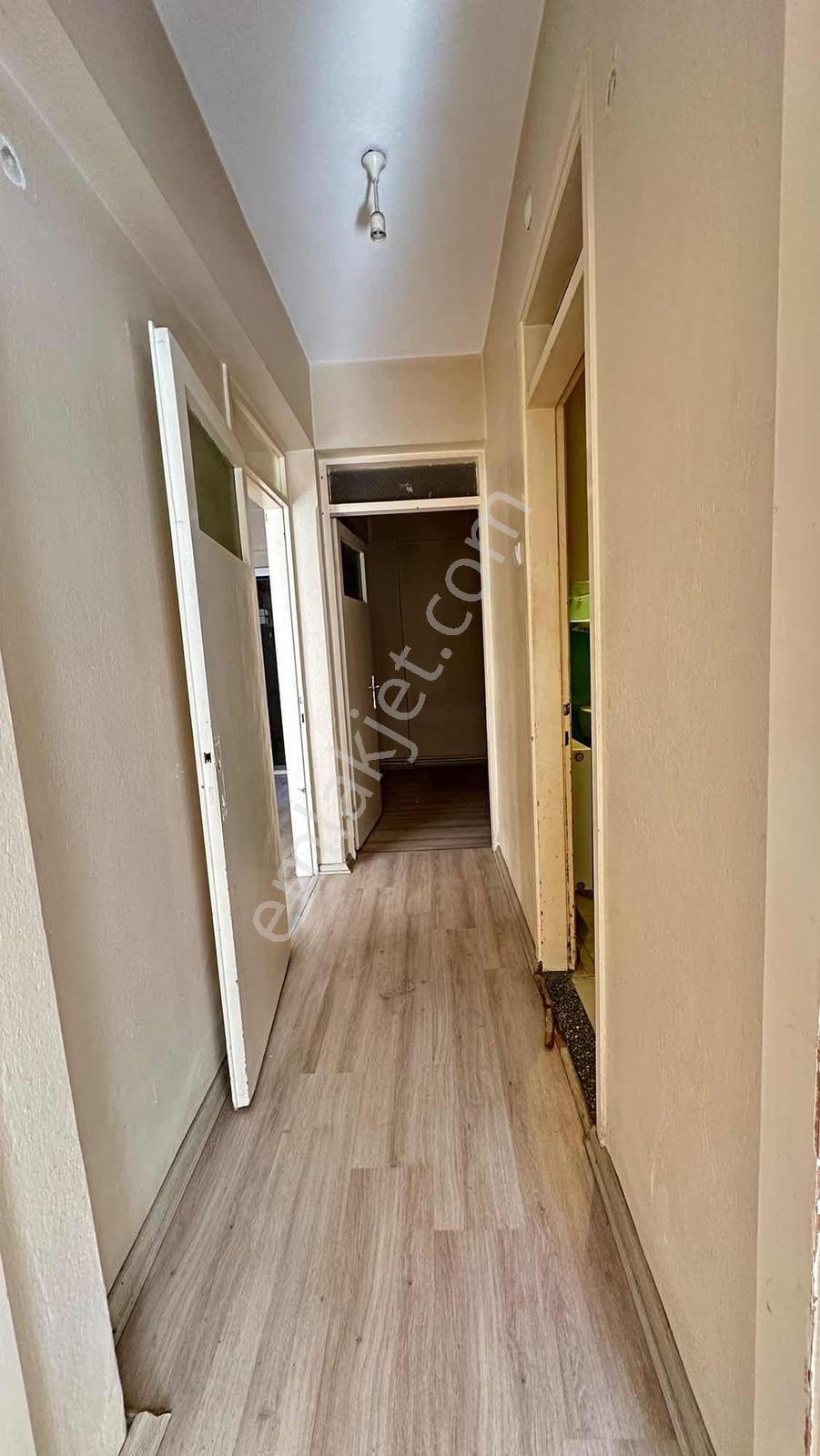 Cadde Üzerinde 3+1 Arakat Köşe Metro Ve Tramvay Satılık Daire — fotoğraf 30