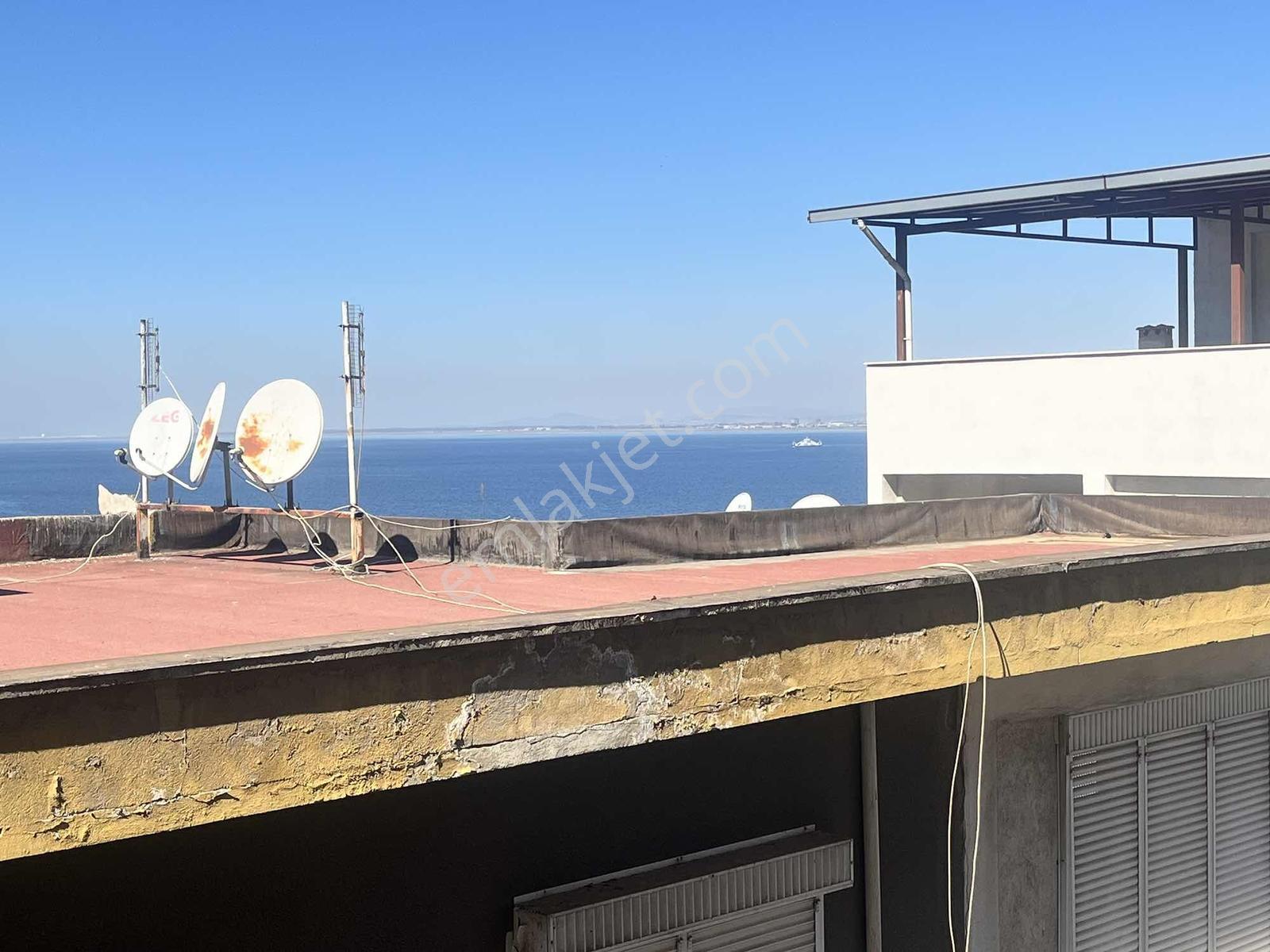 Cadde Üzerinde 3+1 Arakat Köşe Metro Ve Tramvay Satılık Daire — fotoğraf 35