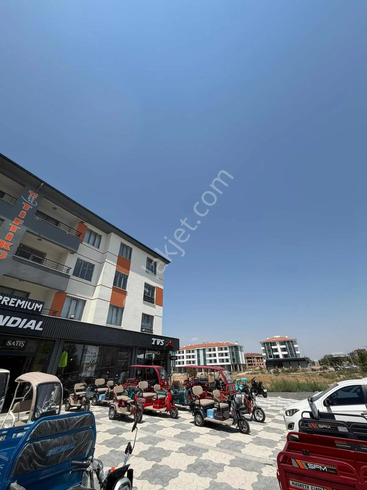 Karaman Yolu Caddesin'de Satılık 3+1 Sıfır Arakat Daire — fotoğraf 3