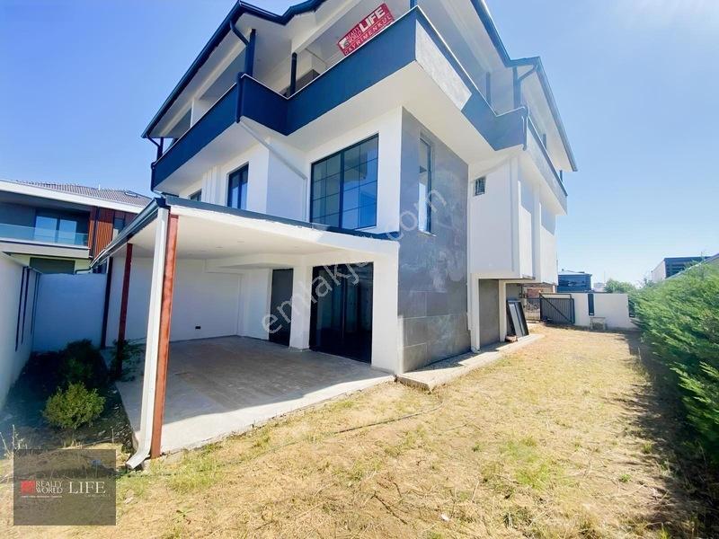 Rw Lıfe // Zincirlikuyu Mahallesinde Satılık Villa