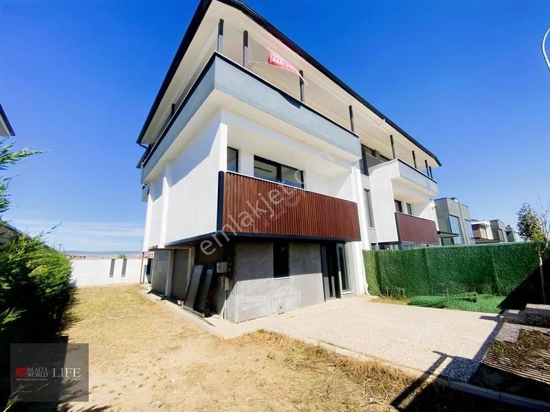 Rw Lıfe // Zincirlikuyu Mahallesinde Satılık Villa — fotoğraf 2