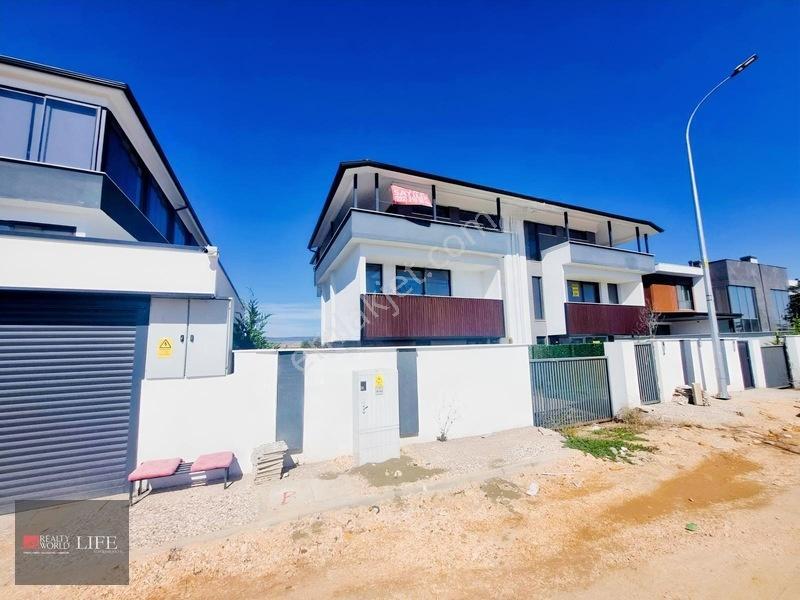 Rw Lıfe // Zincirlikuyu Mahallesinde Satılık Villa — fotoğraf 35