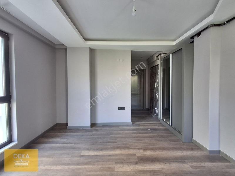 Deka Gayrimenkul'den Körfez'de Tramvaya 50 Mt Kombili 1+1 Daire — fotoğraf 11