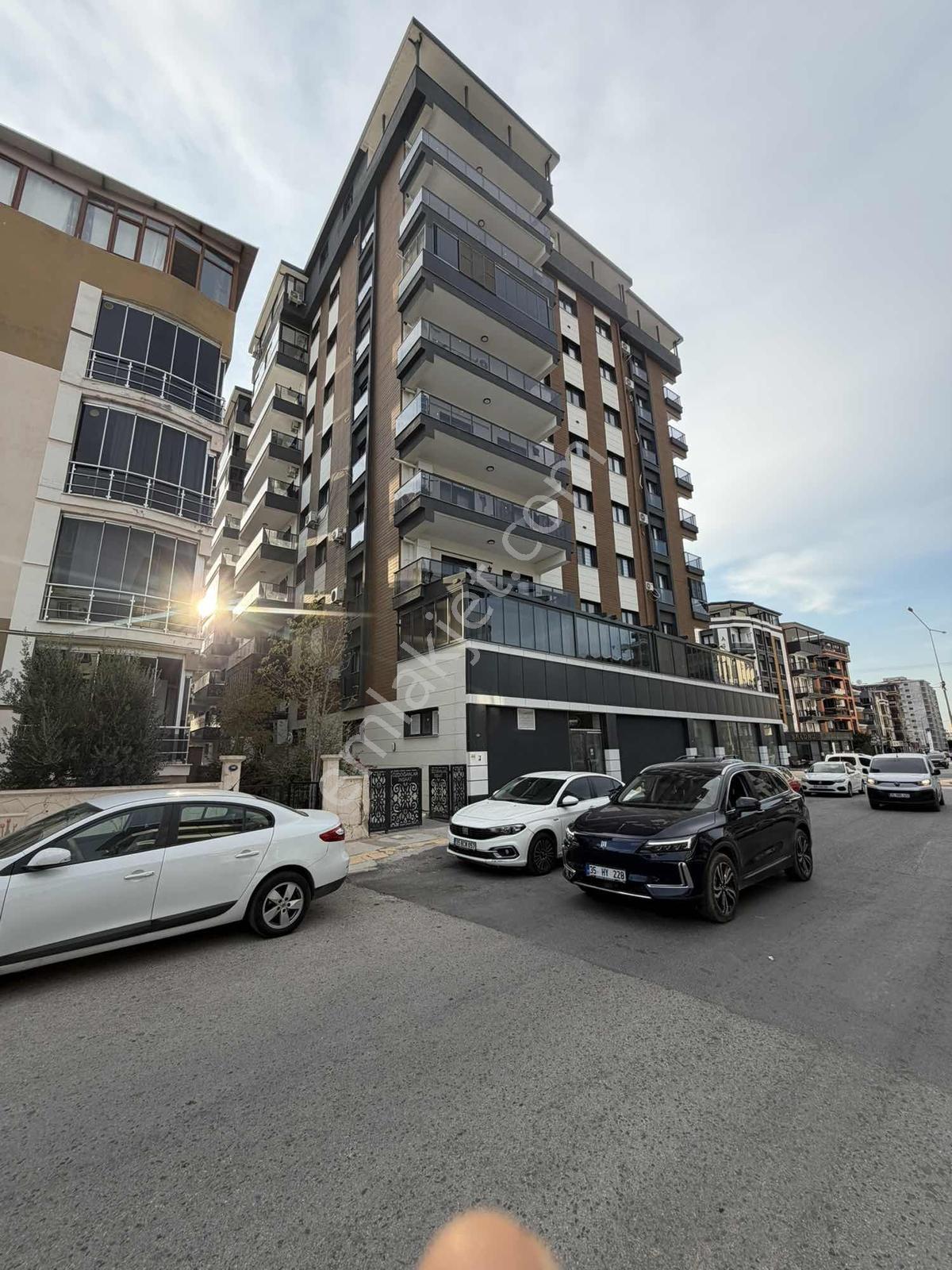 Menemende Satılık Daire 2+1 Kapalı Mutfak Sıfır Oturuma Hazır