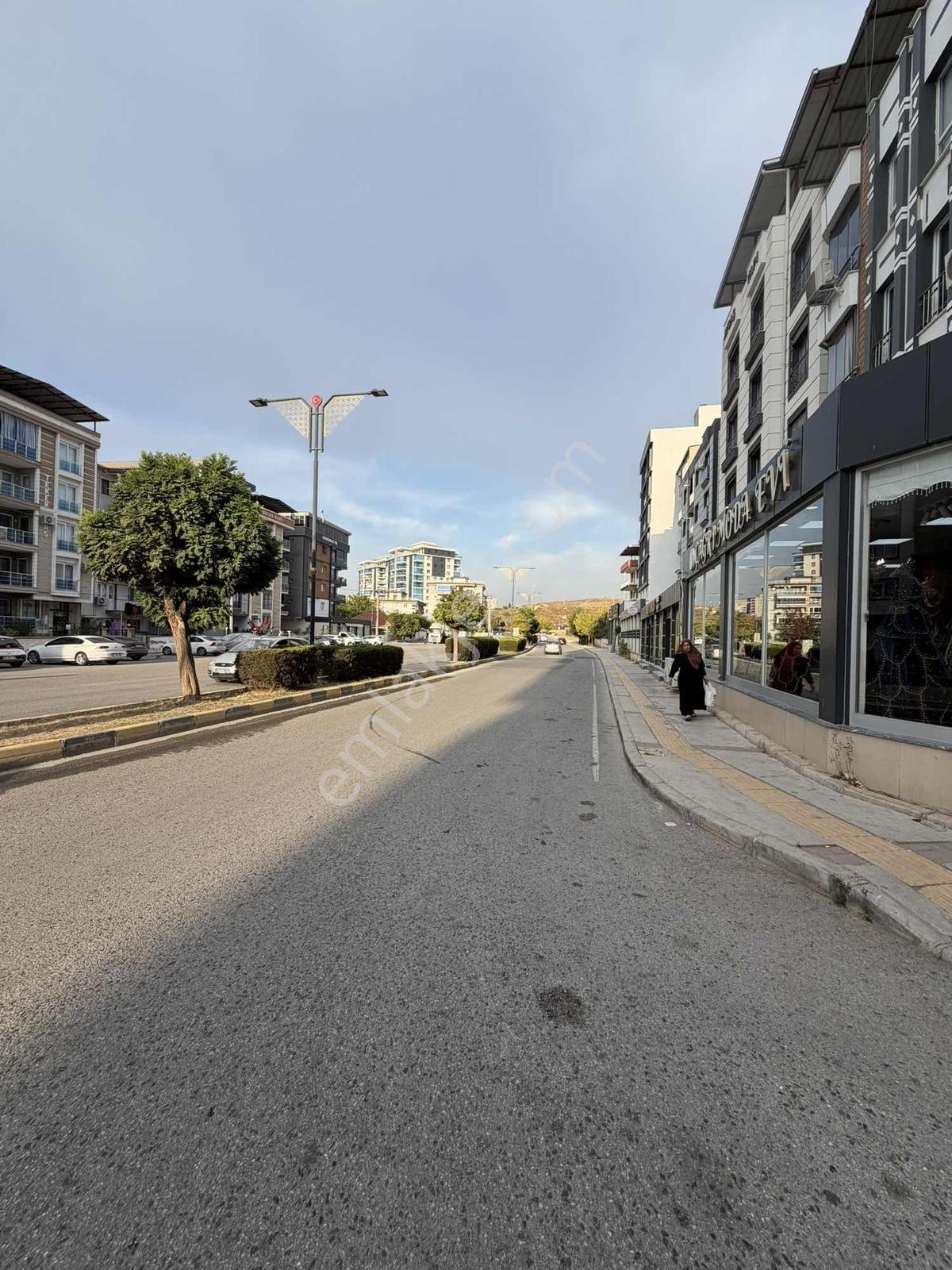 Menemende Satılık Daire 2+1 Kapalı Mutfak Sıfır Oturuma Hazır — fotoğraf 3