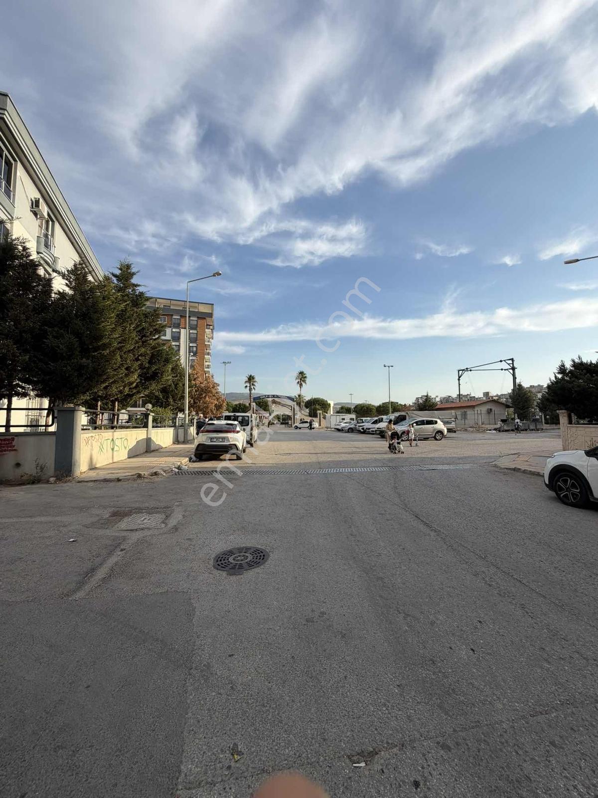 Menemende Satılık Daire 2+1 Kapalı Mutfak Sıfır Oturuma Hazır — fotoğraf 5