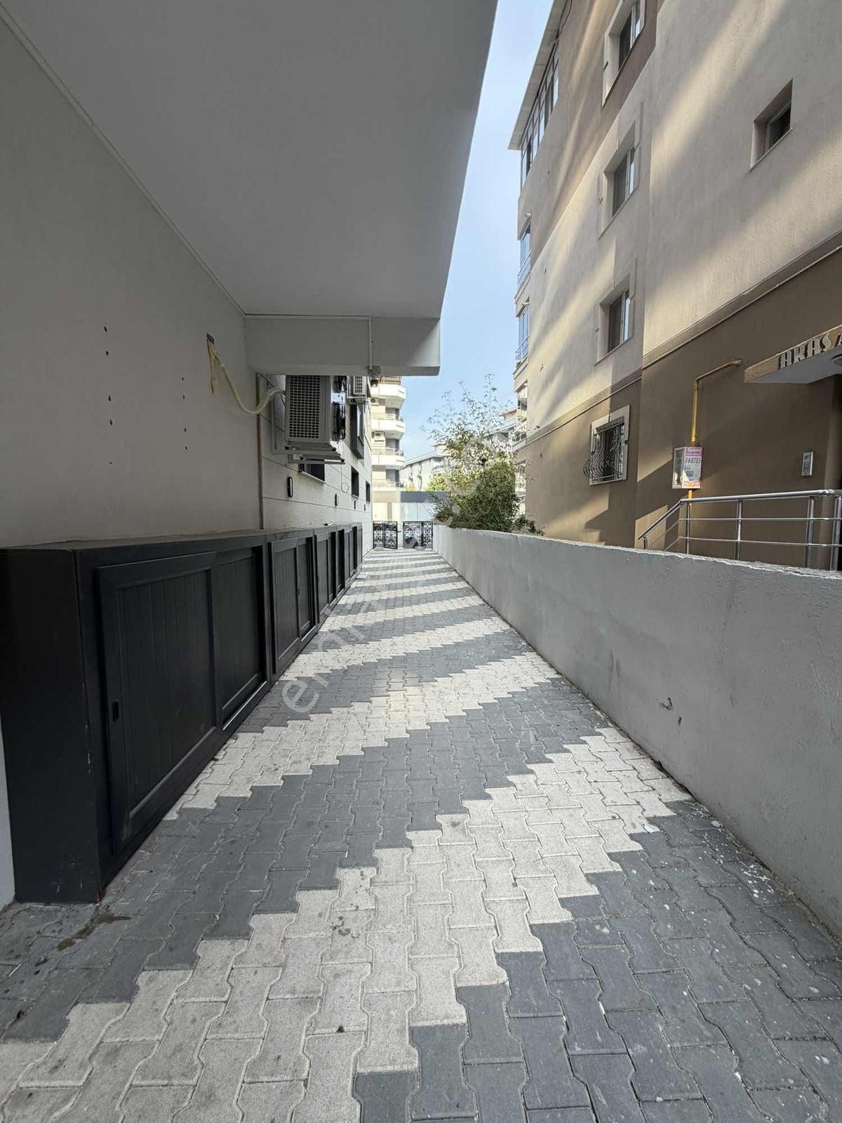 Menemende Satılık Daire 2+1 Kapalı Mutfak Sıfır Oturuma Hazır — fotoğraf 8