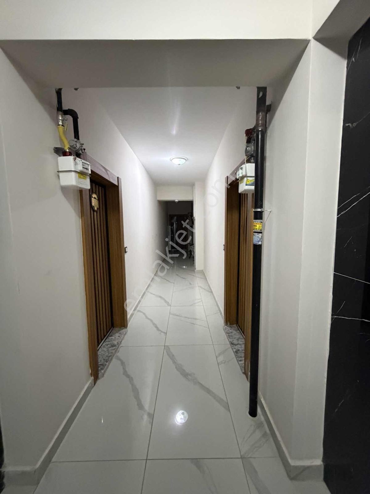 Menemende Satılık Daire 2+1 Kapalı Mutfak Sıfır Oturuma Hazır — fotoğraf 12