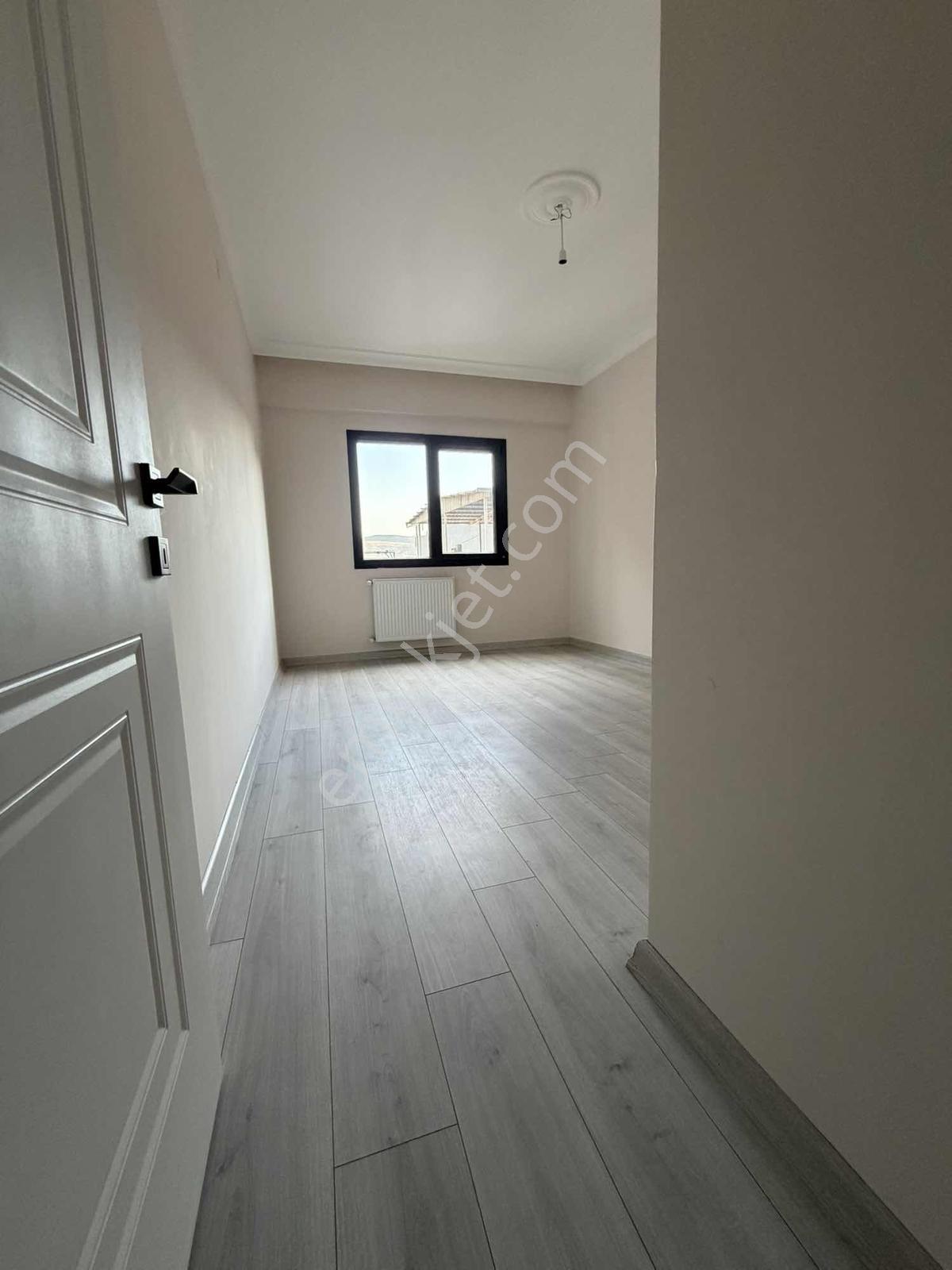 Menemende Satılık Daire 2+1 Kapalı Mutfak Sıfır Oturuma Hazır — fotoğraf 23