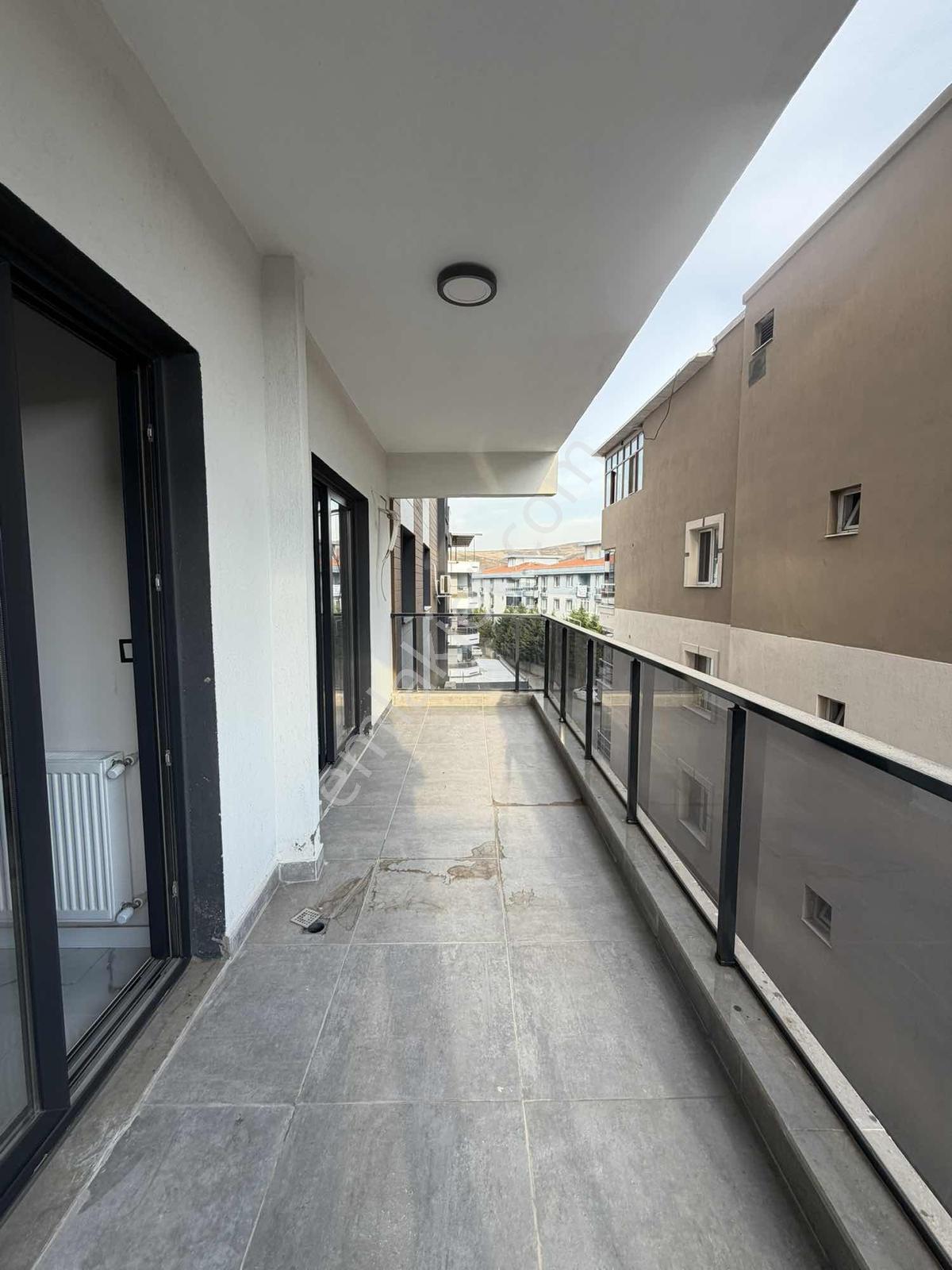 Menemende Satılık Daire 2+1 Kapalı Mutfak Sıfır Oturuma Hazır — fotoğraf 31
