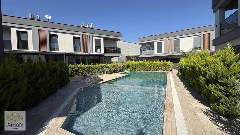 Kuşadasında Denize Yakın 4+1 Satılık Villa