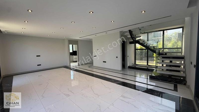 Kuşadasında Denize Yakın 4+1 Satılık Villa — fotoğraf 8