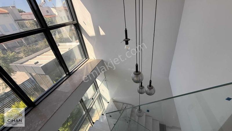 Kuşadasında Denize Yakın 4+1 Satılık Villa — fotoğraf 11