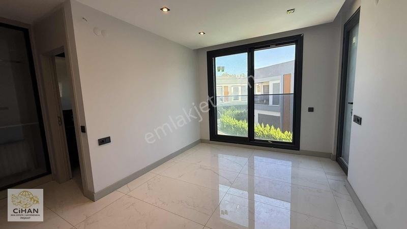 Kuşadasında Denize Yakın 4+1 Satılık Villa — fotoğraf 12