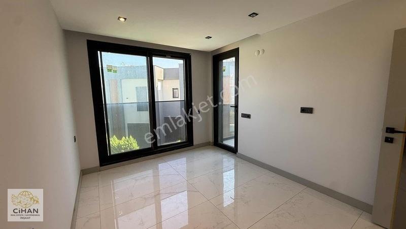 Kuşadasında Denize Yakın 4+1 Satılık Villa — fotoğraf 15