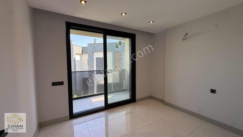 Kuşadasında Denize Yakın 4+1 Satılık Villa — fotoğraf 17