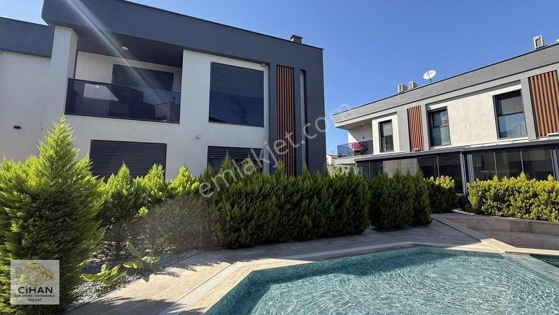 Kuşadasında Denize Yakın 4+1 Satılık Villa — fotoğraf 24