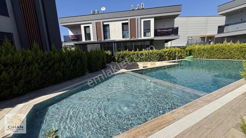 Kuşadasında Denize Yakın 4+1 Satılık Villa — fotoğraf 25