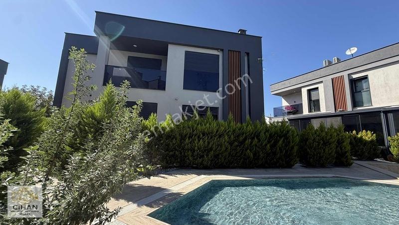Kuşadasında Denize Yakın 4+1 Satılık Villa — fotoğraf 26