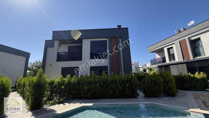 Kuşadasında Denize Yakın 4+1 Satılık Villa — fotoğraf 27