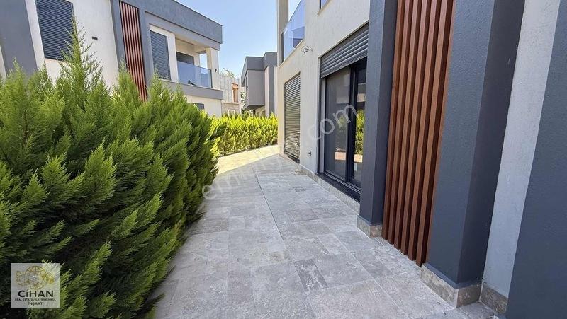 Kuşadasında Denize Yakın 4+1 Satılık Villa — fotoğraf 31