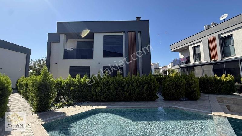 Kuşadasında Denize Yakın 4+1 Satılık Villa — fotoğraf 32