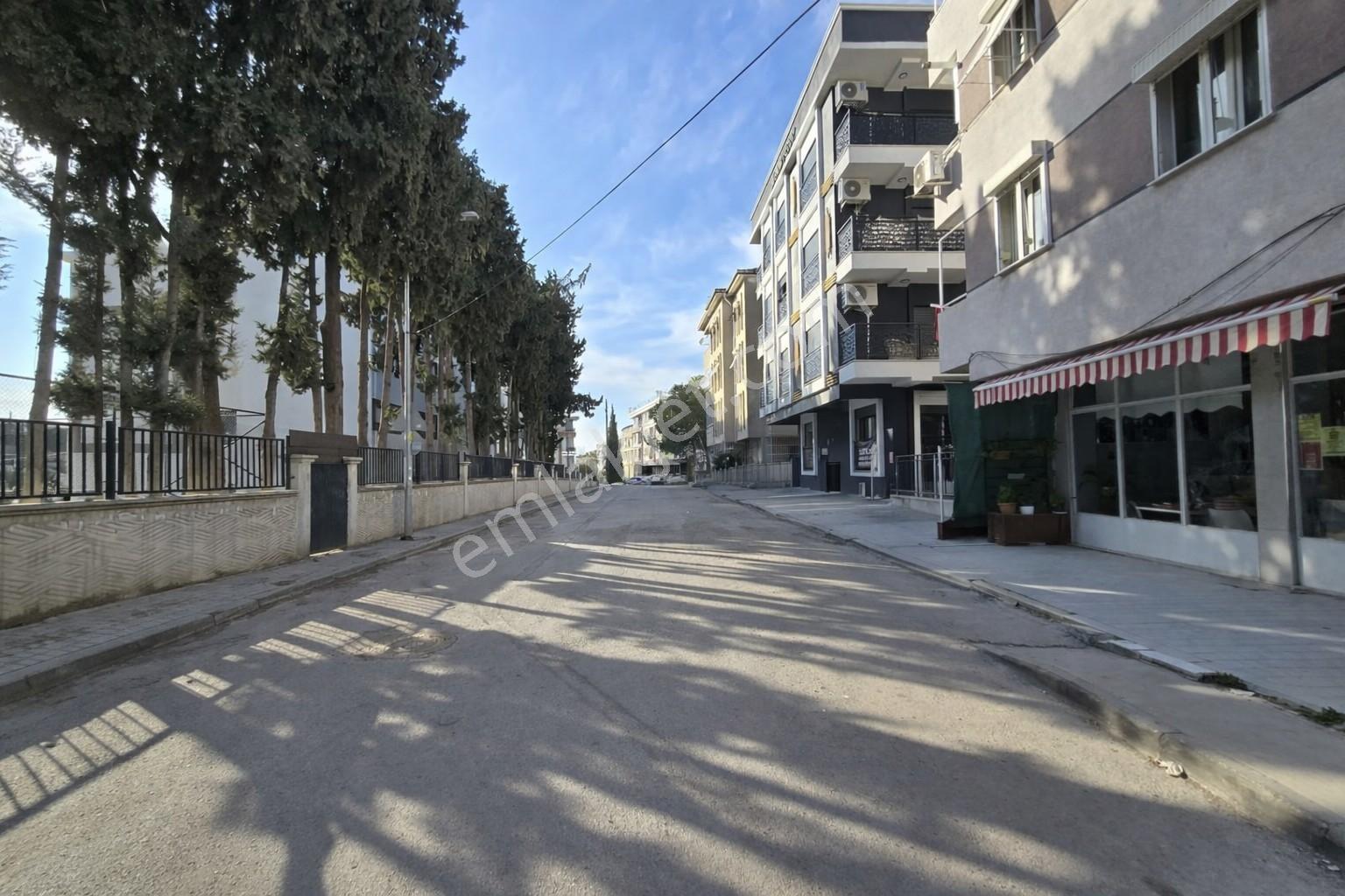 Buca Menderes Mah. Merkezi Konumda Bakımlı Boş 3+1 — fotoğraf 2