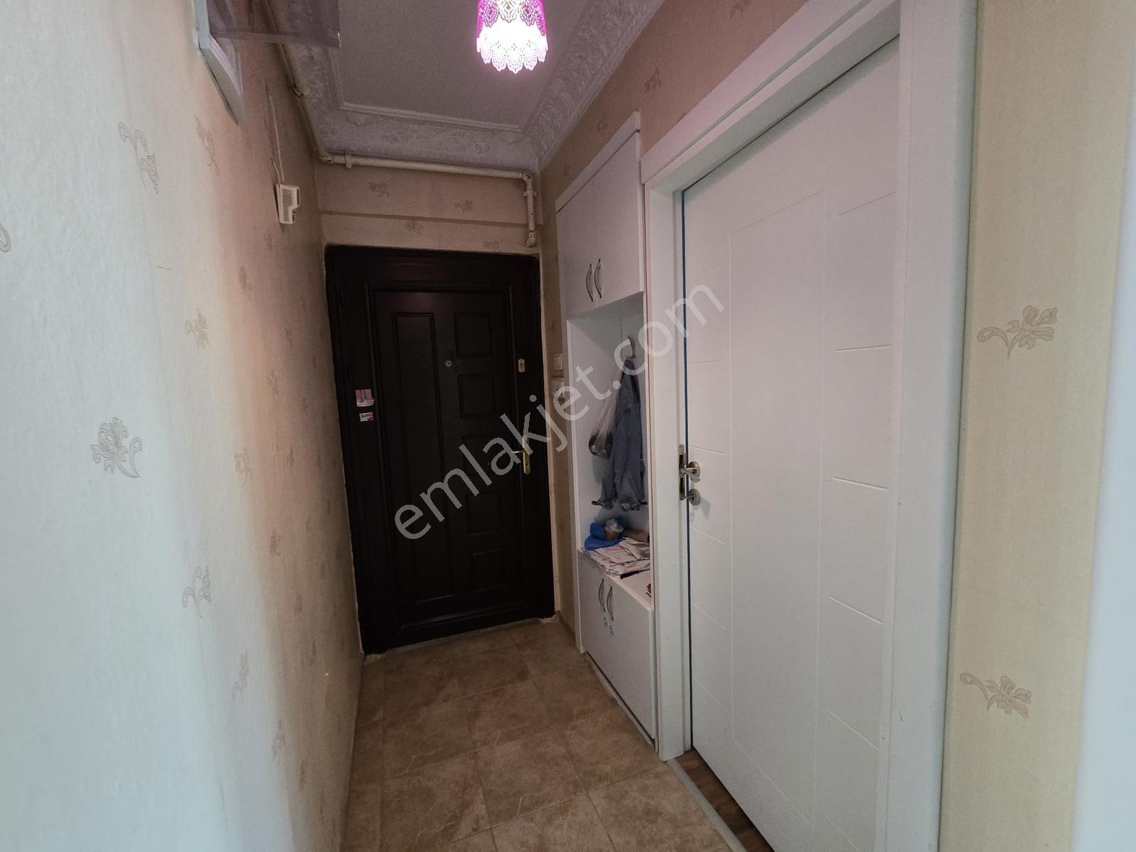 Buca Menderes Mah. Merkezi Konumda Bakımlı Boş 3+1 — fotoğraf 3