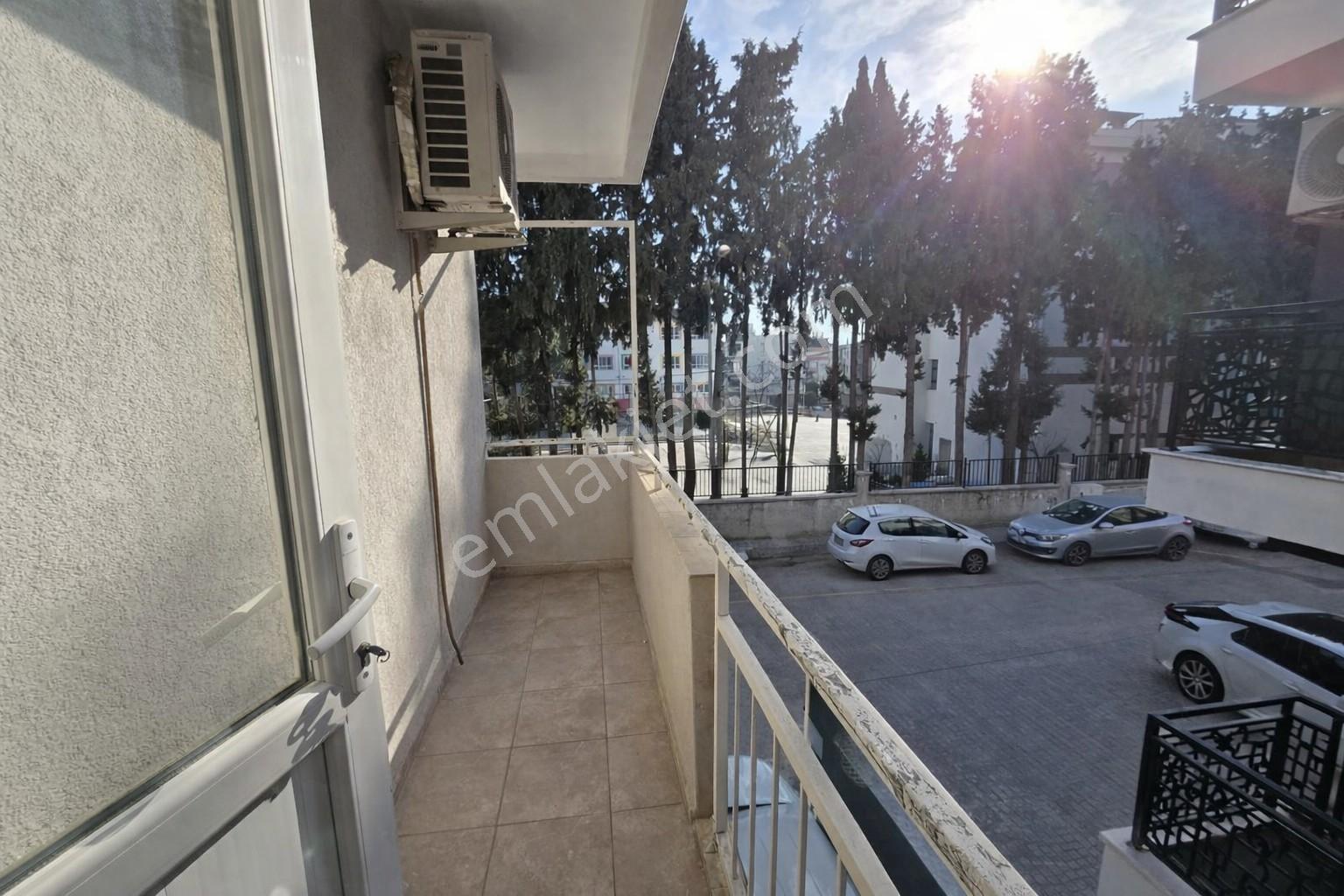 Buca Menderes Mah. Merkezi Konumda Bakımlı Boş 3+1 — fotoğraf 7