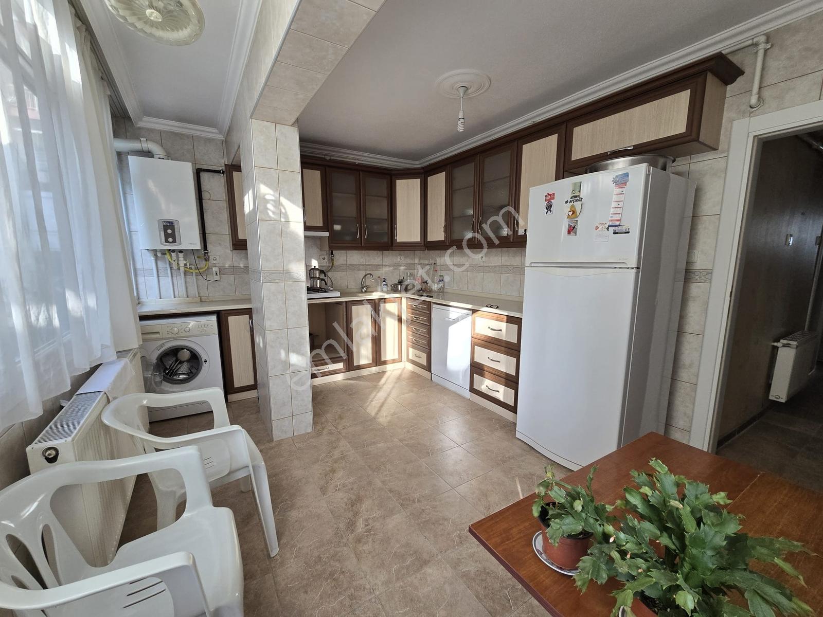 Buca Menderes Mah. Merkezi Konumda Bakımlı Boş 3+1 — fotoğraf 8